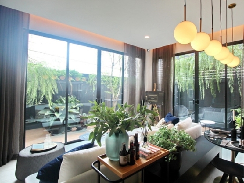 The-Author-Ratchada-32