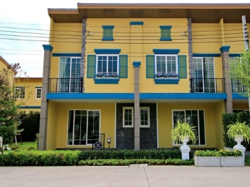 Golden-Town-3-Suksawat-Phutthabucha