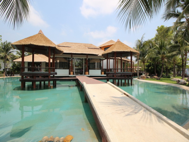 Atoll-Maldives-Beach