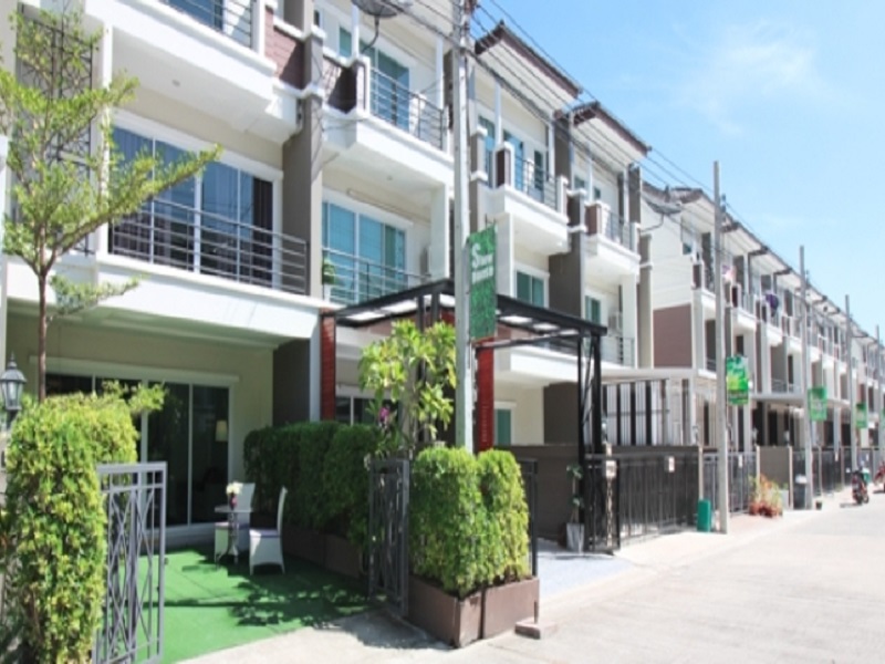 The-Color-Living-Townhome-Srinakharin-Wongwaen