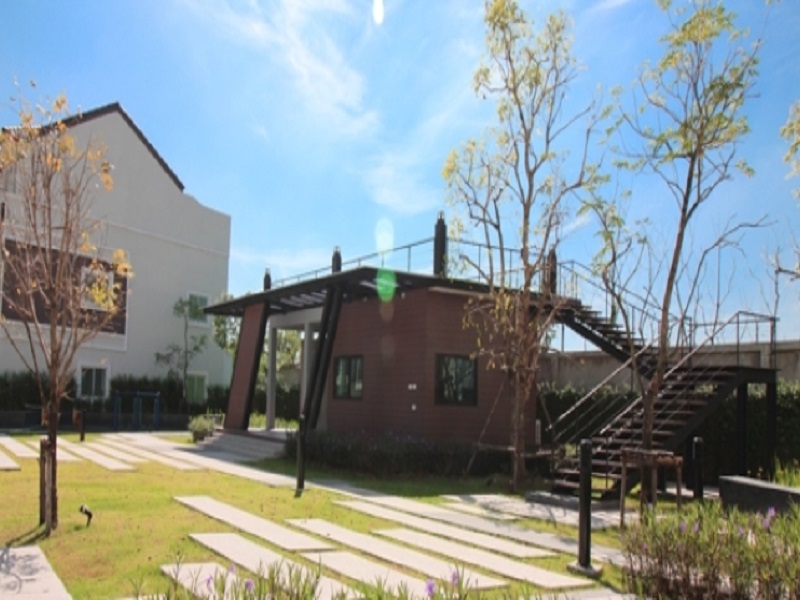 The-Color-Living-Townhome-Srinakharin-Wongwaen